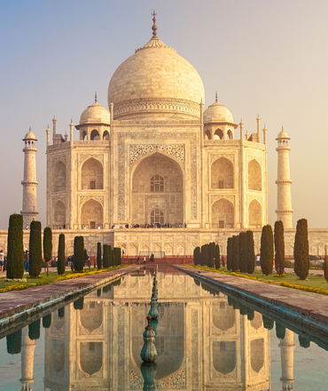 Тадж Махал в Индии знаменитый мавзолей и популярное место для тура в Тадж Махал