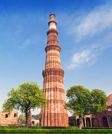Кутаб минар в Дели Индия популярная достопримечательность для туристов и гид по Кутуб-минар