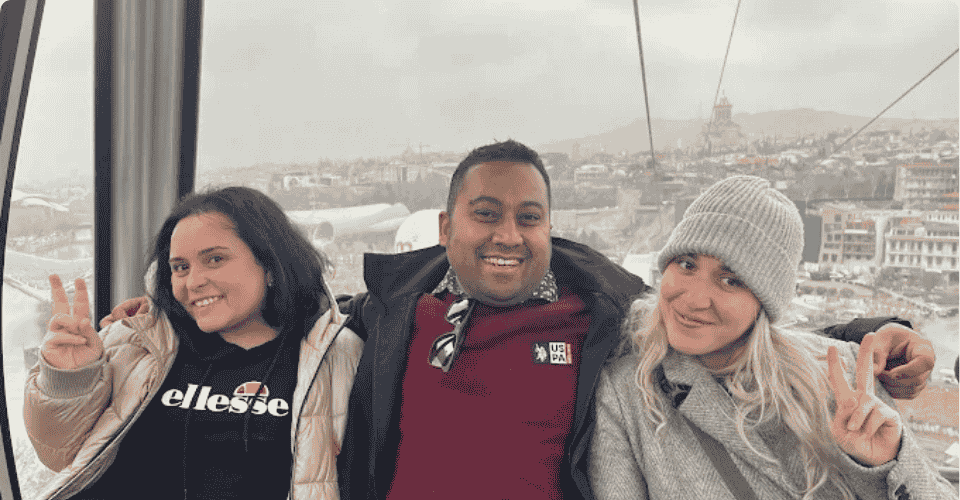 Гости Need Guides наслаждаются поездкой и делятся моментом во время путешествия